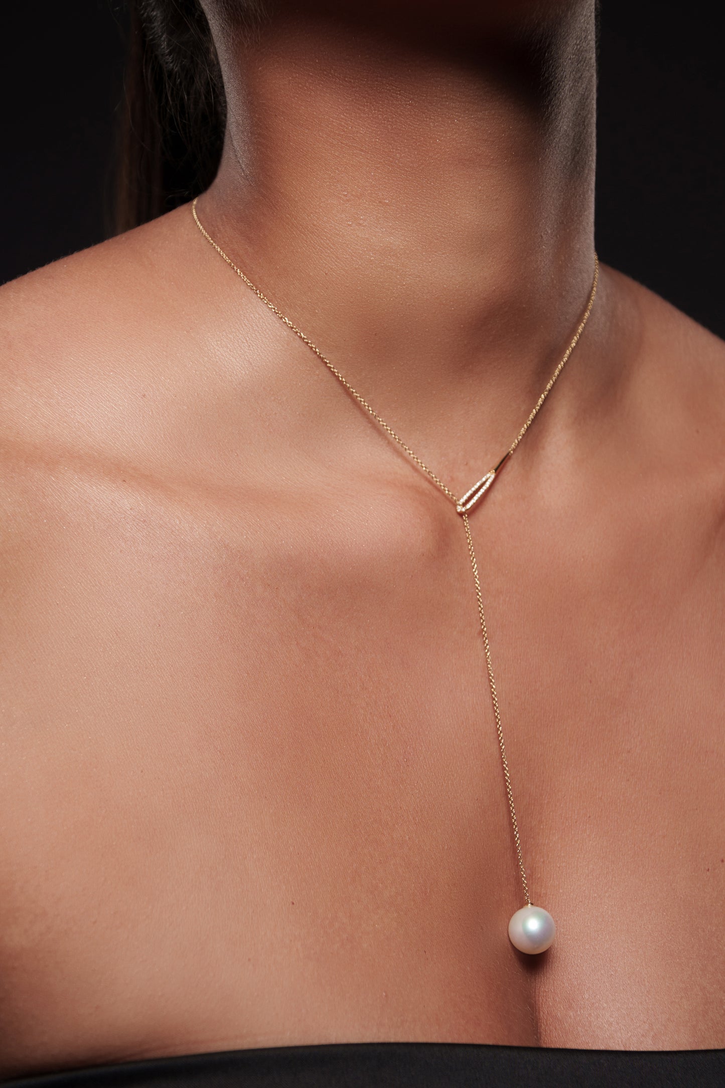 18k gold necklace and a pearl