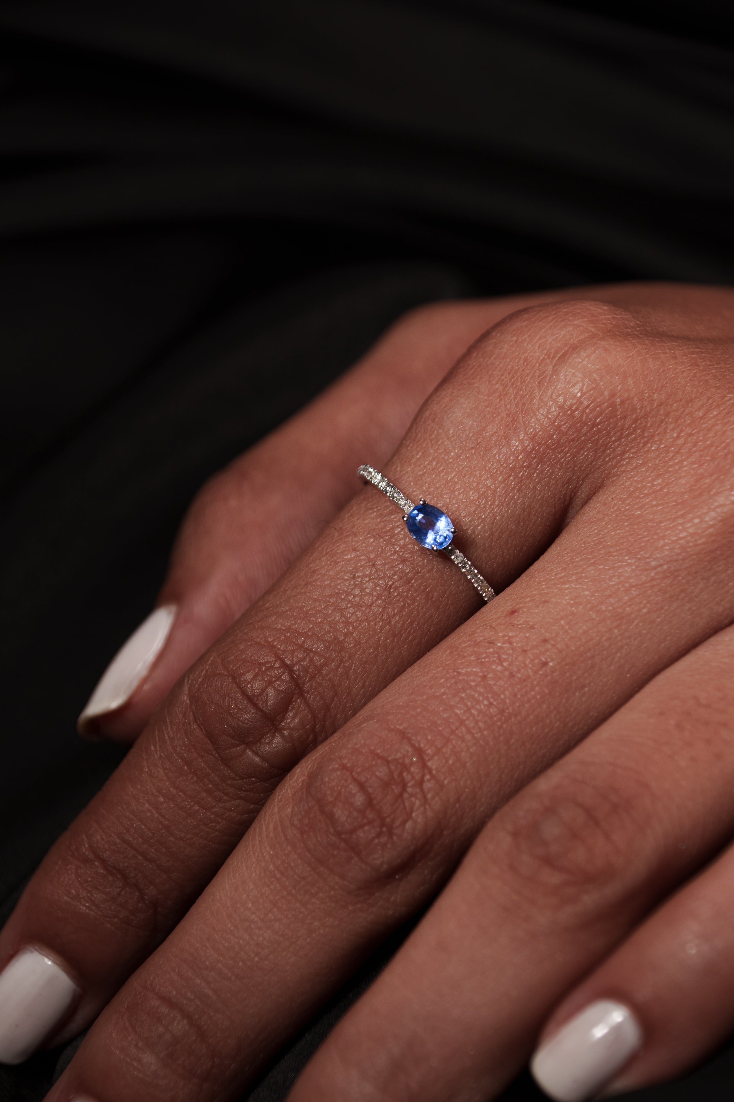 18K White Gold Oval Blue Sapphire Diamond Ring