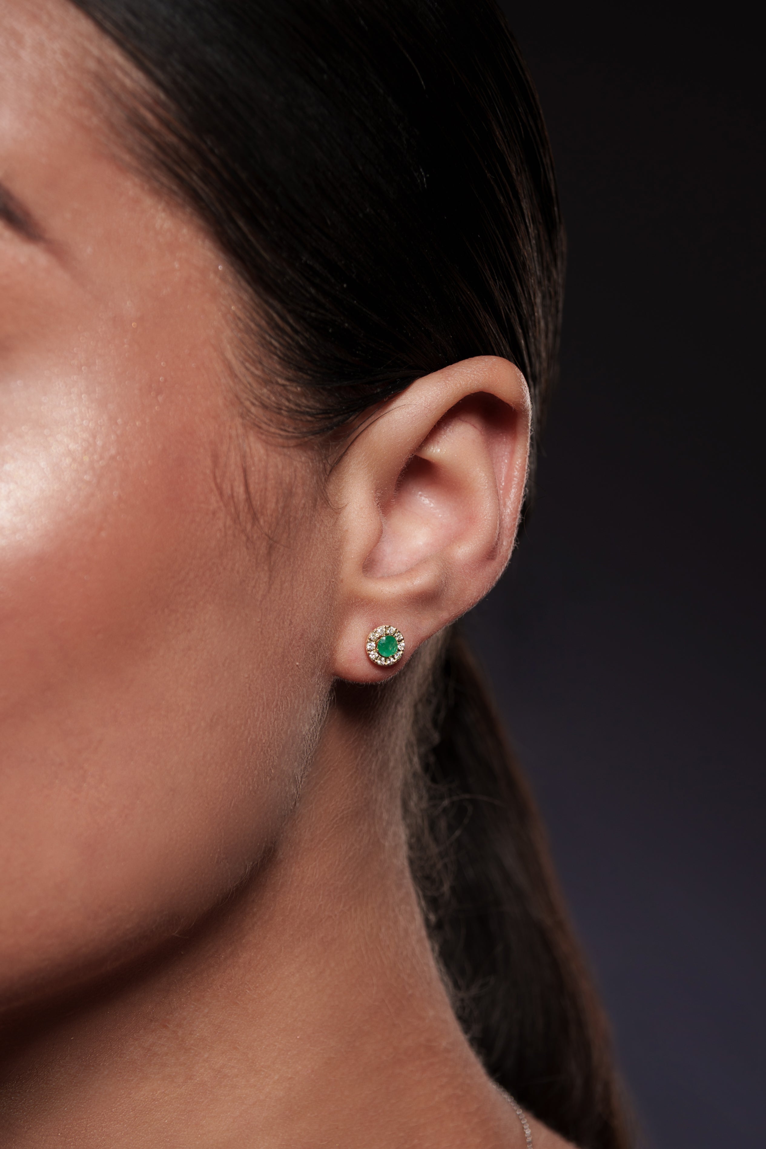 Two-in-one diamond and emerald earring in 14k gold