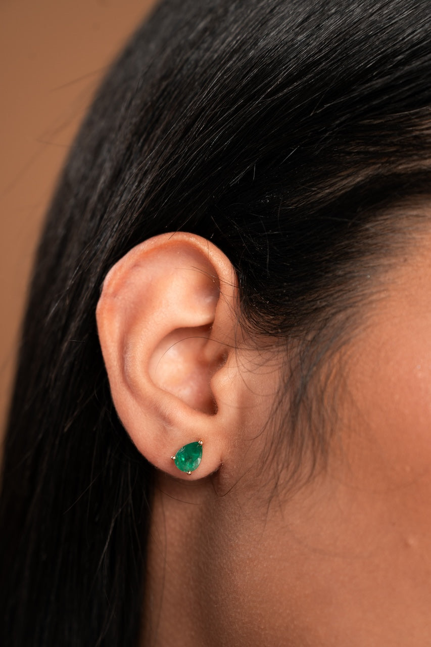18K YG Emerald  Pear Stud Earring