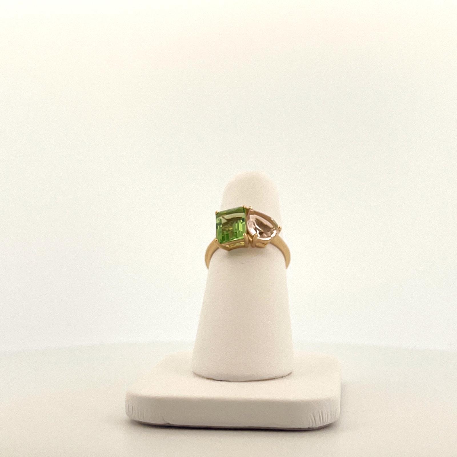 Ring  Pink Topaz and peridot stone